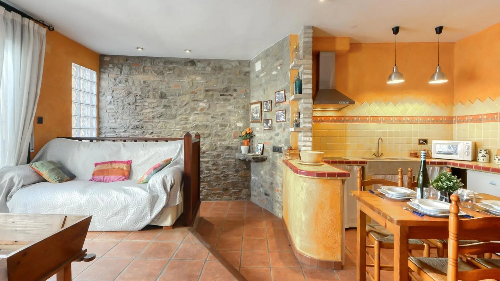 Spacious Apartment With Terrace Roses
