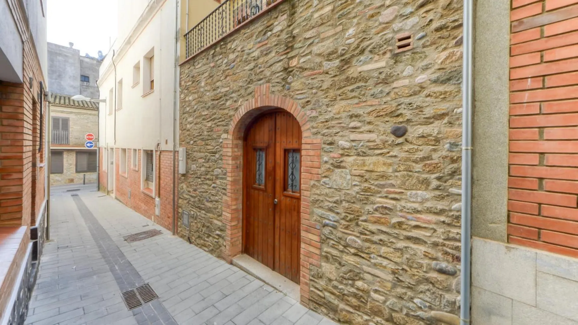 Spacious Apartment With Terrace Roses Spanien